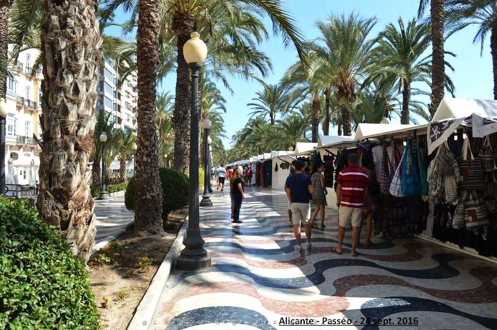 Alicante- Passeo et port 017.JPG